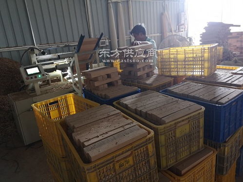 鉆德快木柄加工機 方形木柄機 木腿刨削木機 運行穩(wěn)定,操作簡單,通俗易懂,一鍵轉換產品樣式,省時省力,低熱低噪音,普通工人即可操作